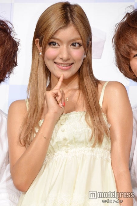 ローラ＆くりぃむ有田の熱愛報道で話題の“きんぴらごぼうさん”って誰？