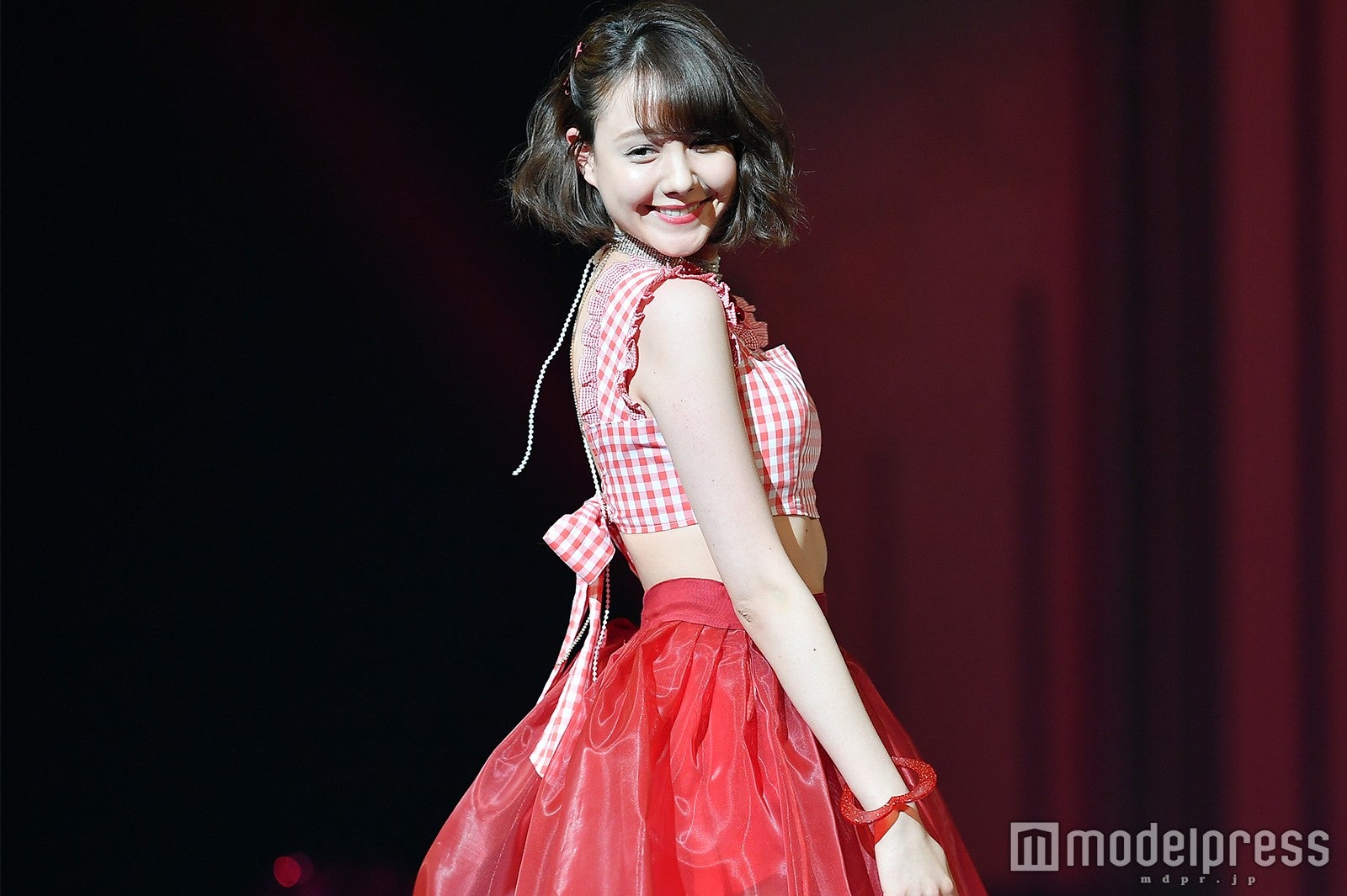 トリンドル玲奈、ウエスト見せ＆美脚透けコーデでトップバッター