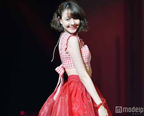 トリンドル玲奈、ウエスト見せ&美脚透けコーデでトップバッター