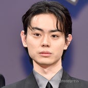 菅田将暉ヘア変遷 派手色 オールバック サラサラ長髪 変幻自在な個性派スタイリング モデルプレス