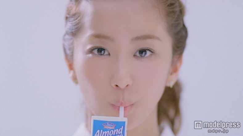 CM「アーモンドブリーズ」登場篇／CMカット