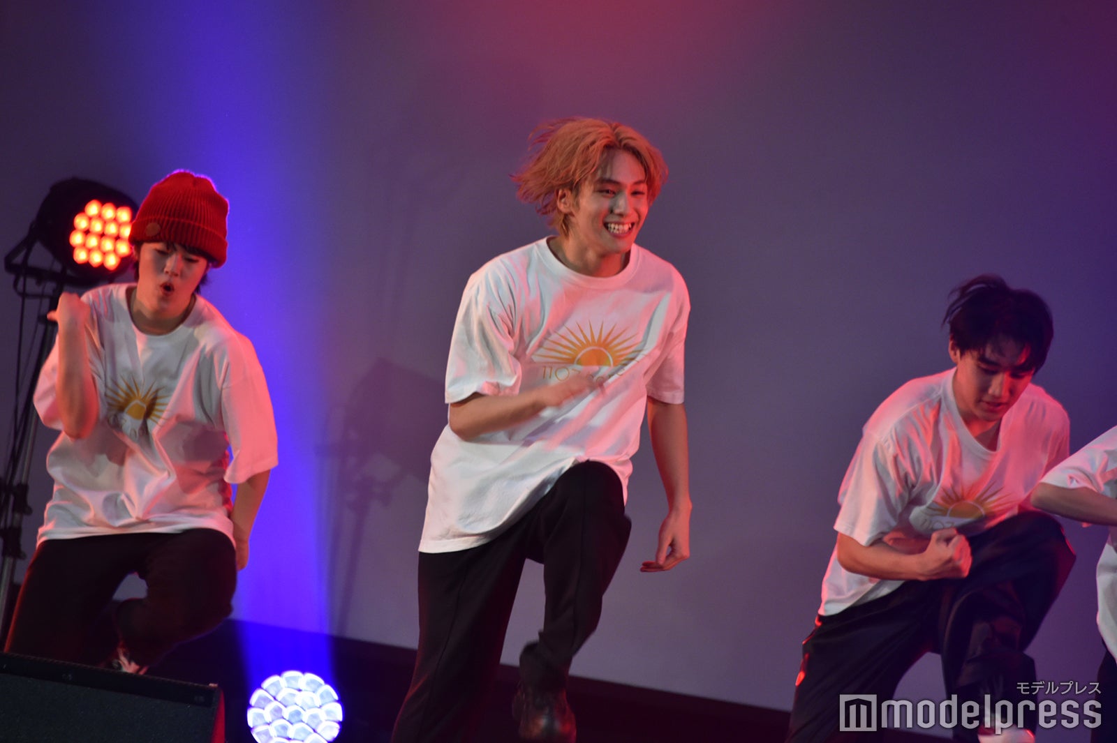 高校生とコラボレーションダンスを披露する山下幸輝（C）モデルプレス