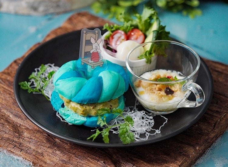 ぐるぐる渦のベーグルサンド税込1,859円（C）Disney．Based on the “Winnie the Pooh” works by A．A． Milne and E．H．Shepard．