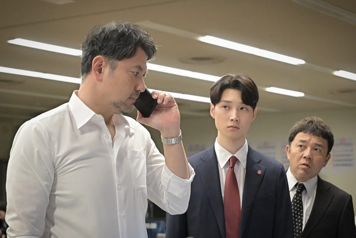 藤本隆宏、絃瀬聡一、斉藤優「クジャクのダンス、誰が見た?」(C)TBS