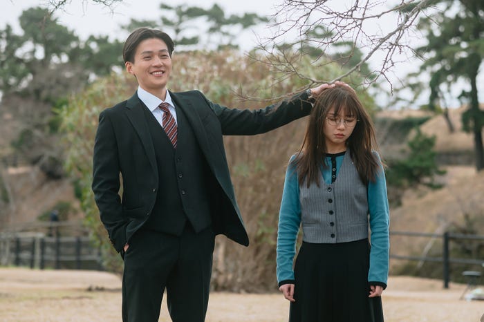 八木勇征、齊藤京子「あやしいパートナー」第1話(C)「あやしいパートナー」製作委員会・MBS