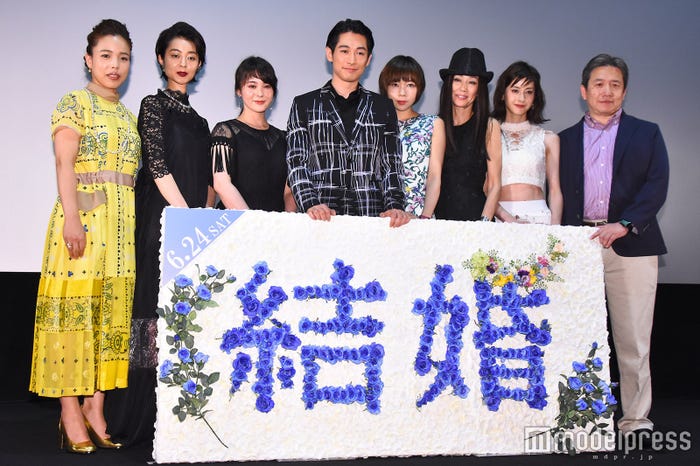(左から)安藤玉恵、中村映里子、貫地谷しほり、ディーン・フジオカ、柊子、萬田久子、松本若菜、西谷真一監督 (C)モデルプレス
