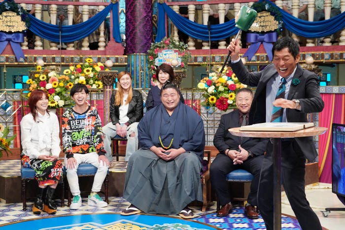 (左から)相川七瀬、RIOさん、薄幸、小泉紀子さん、若元春、大波政志さん、明石家さんま(C)日本テレビ