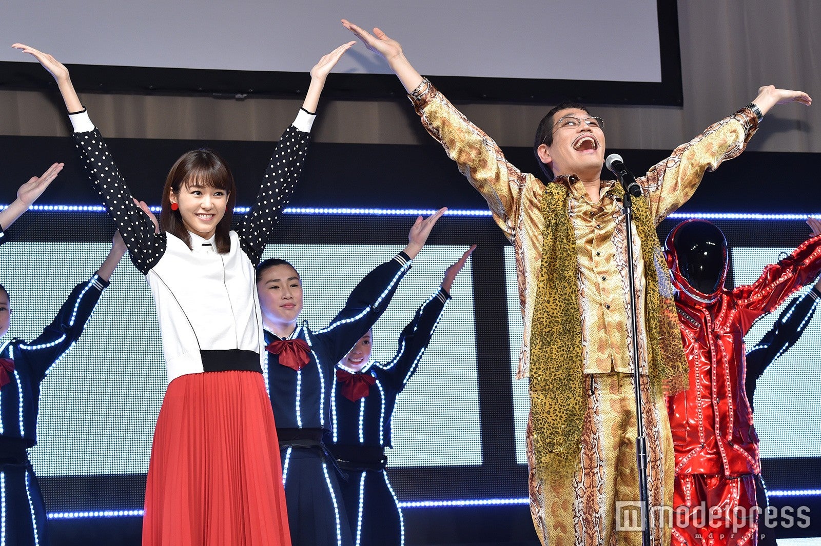 桐谷美玲、ピコ太郎 （C）モデルプレス