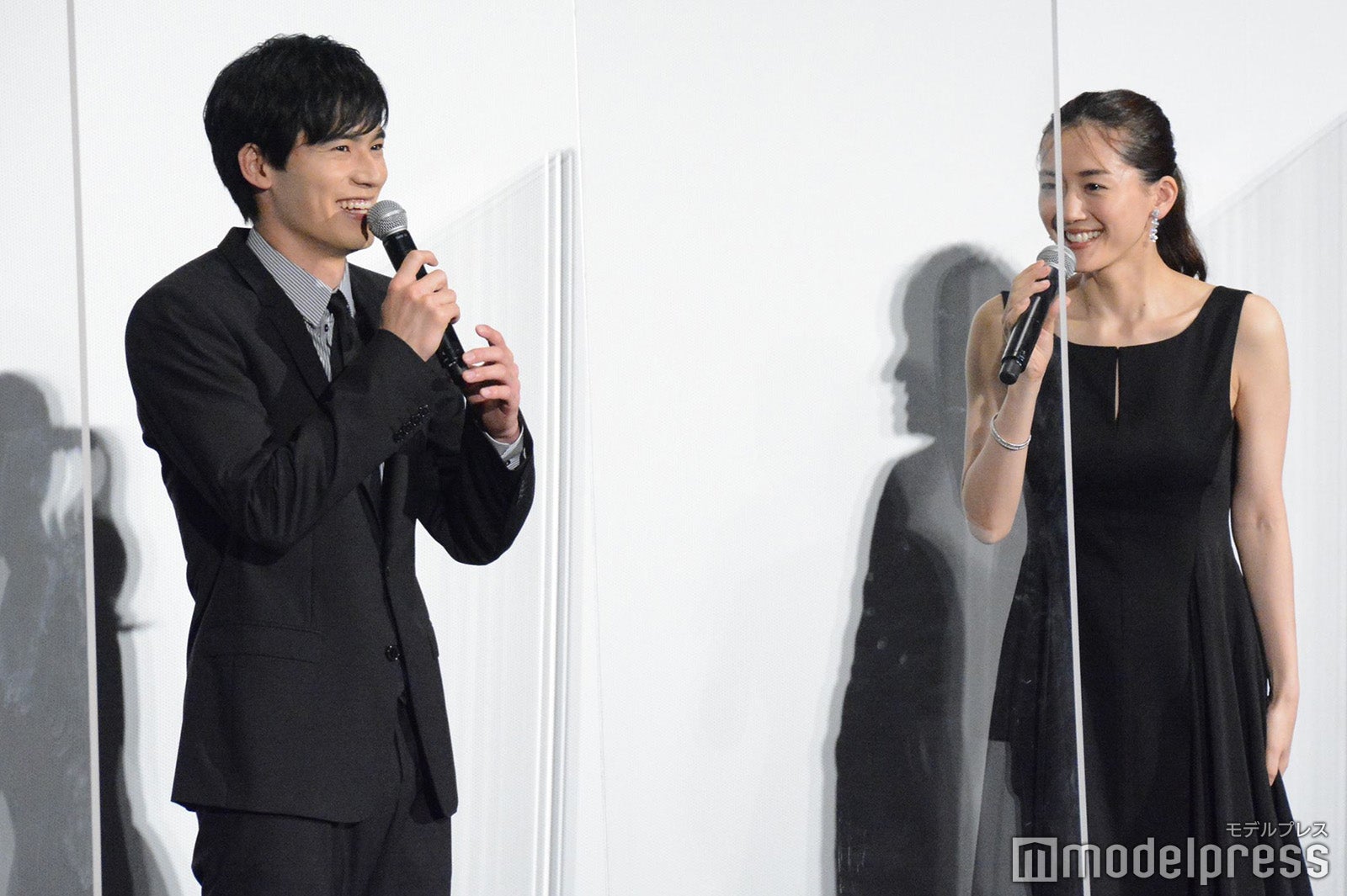 岡田健史、綾瀬はるか （C）モデルプレス