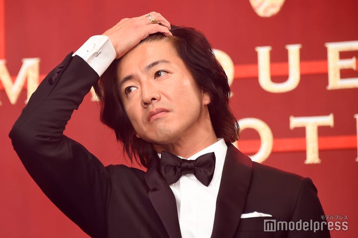 木村拓哉が髪をかきあげるたびに黄色い歓声 (C)モデルプレス