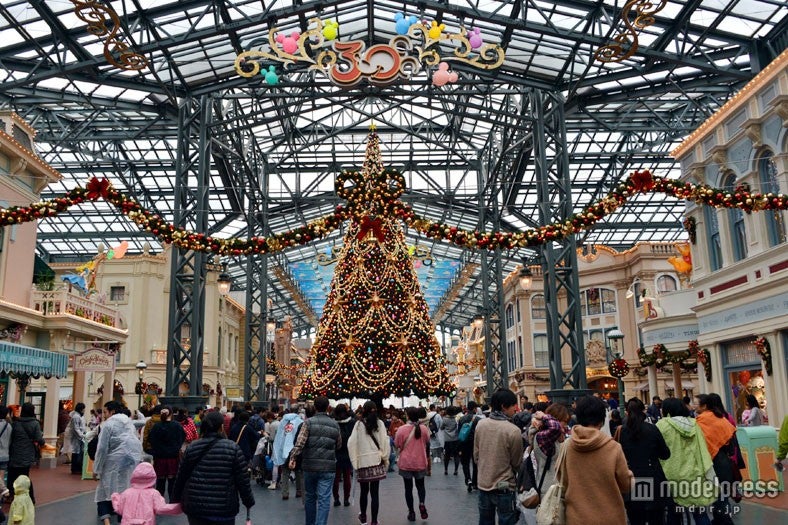 ワールドバザールの中央のクリスマスツリー