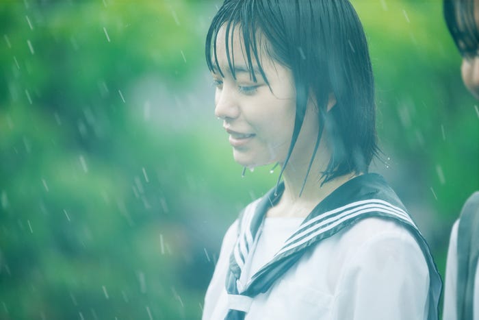 當真あみ(C)2025 映画「おいしくて泣くとき」製作委員会