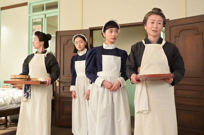 上坂樹里、見上愛ら「風、薫る」第31話(C)NHK