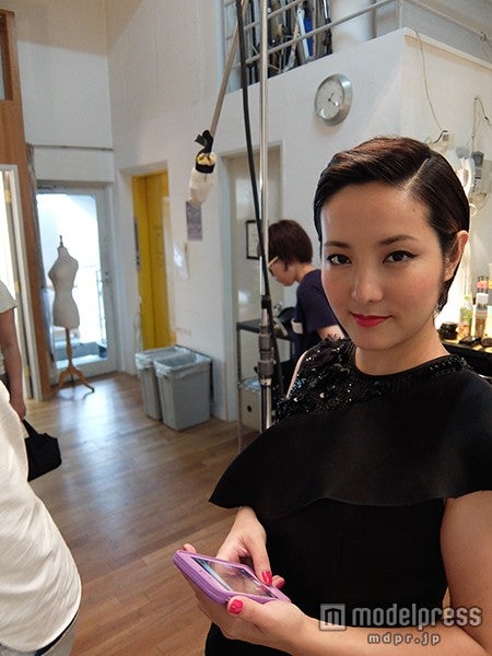 撮影メイキングカット／画像提供：所属事務所OFFICE303