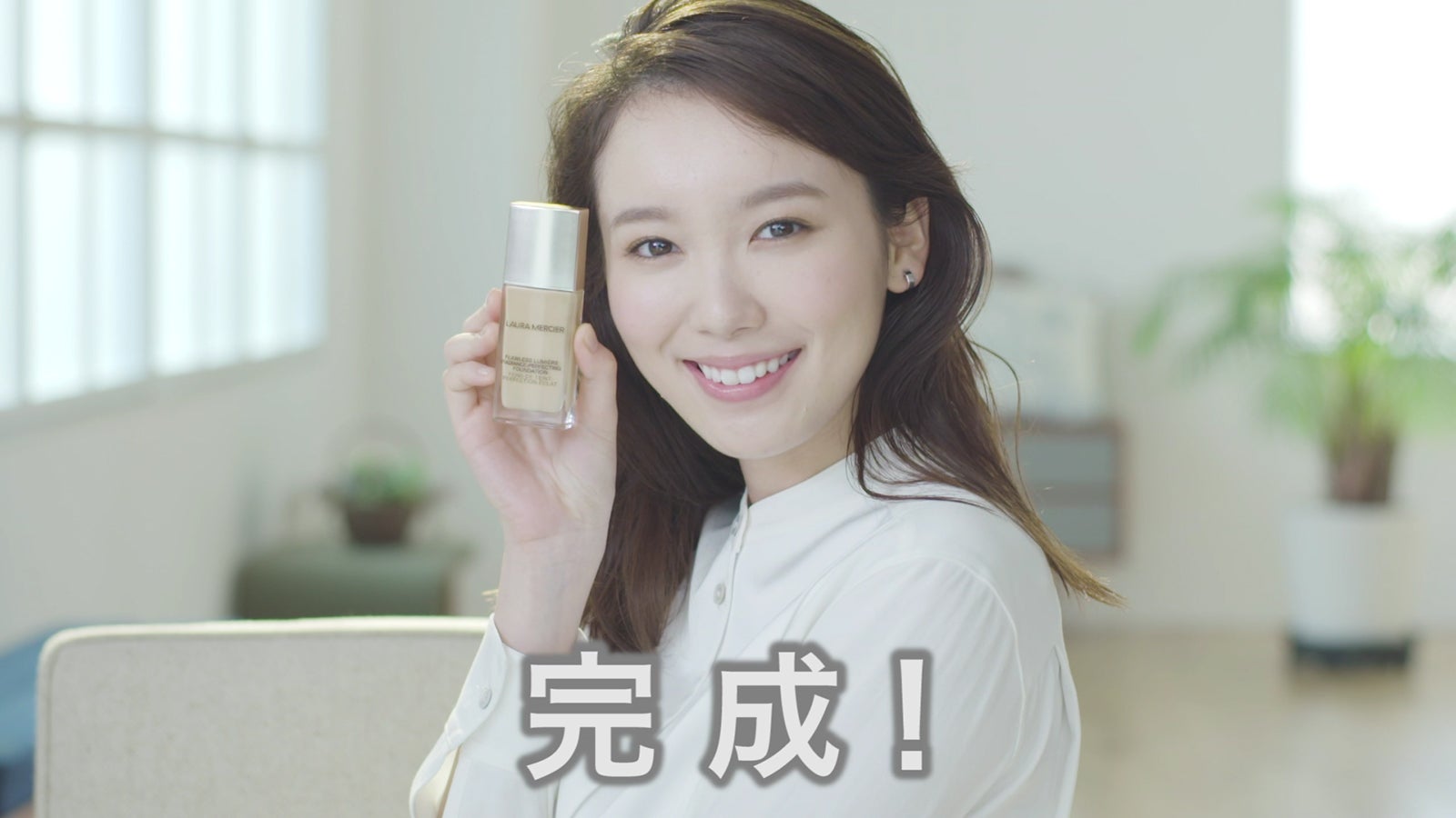 飯豊まりえ／メイク紹介動画より（提供写真）