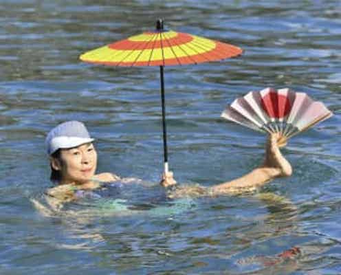 日本泳法の技、華麗に披露 広島、聖火リレーに採用