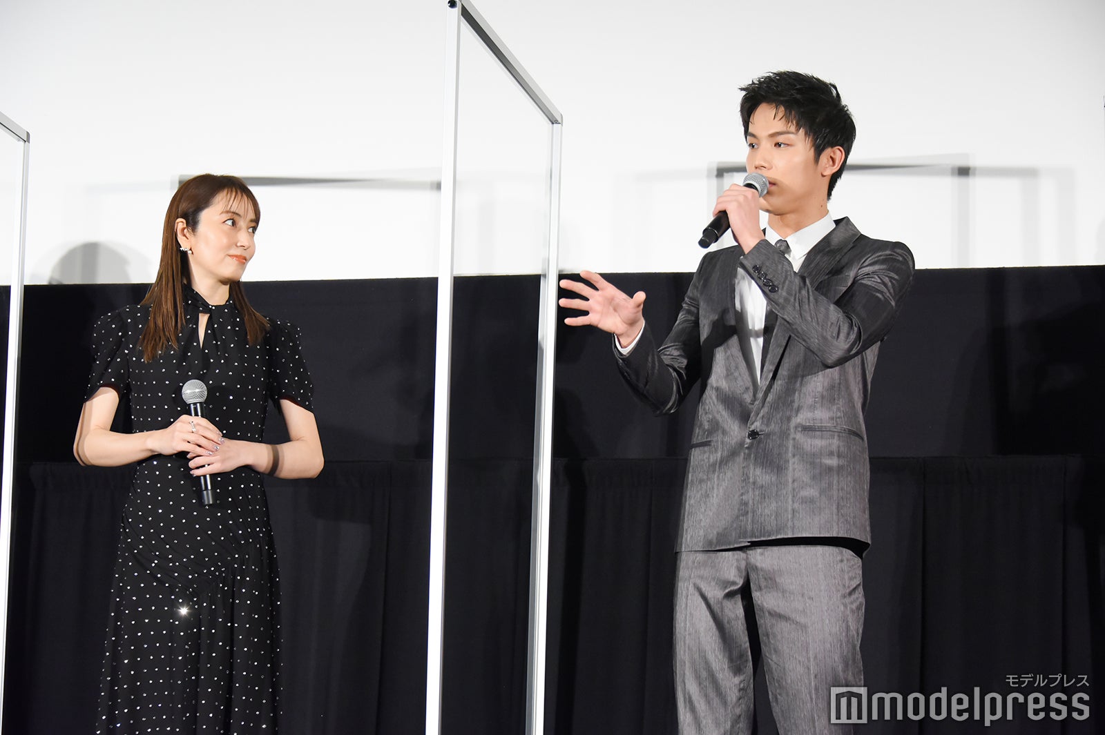 矢田亜希子、中川大志 （C）モデルプレス