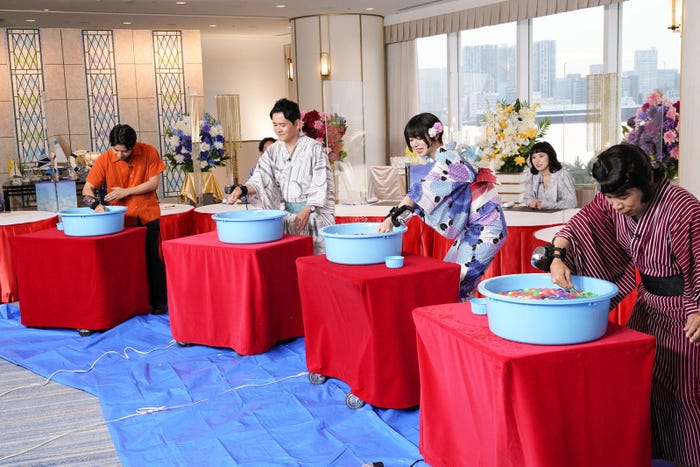 (左から)仲野太賀、ノブ、池田エライザ、松岡茉優、岡村隆史(C)日本テレビ