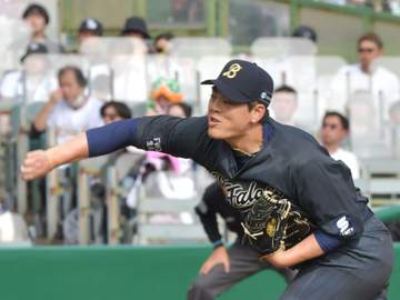 オリックス 先発の九里が鼻血アクシデントで試合中断