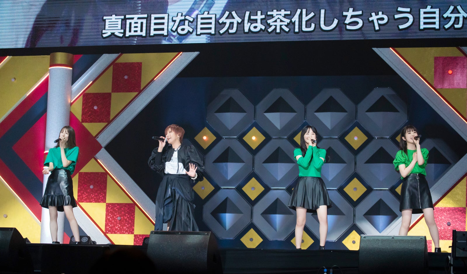 乃木坂46・5期生、YU-KI「新・乃木坂スター誕生！LIVE」より（C）日本テレビ