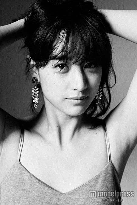 2015山本美月カレンダー/画像提供:小学館