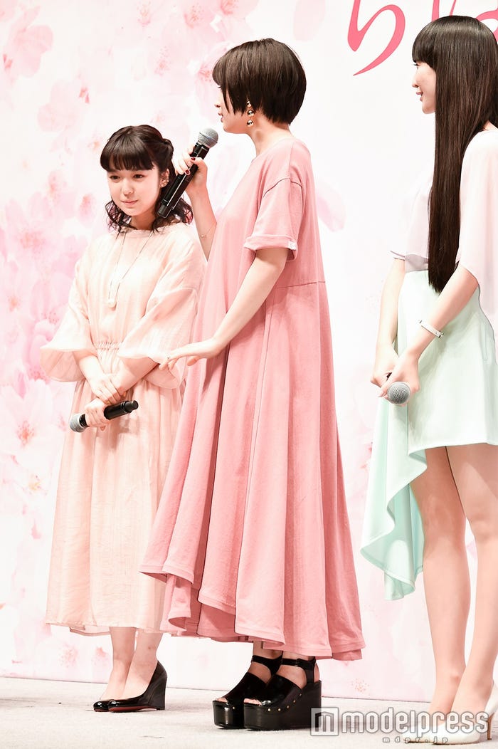 裾のデザインが可愛い (C)モデルプレス