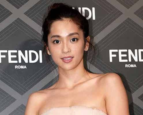 中村アン、真夏に全身ファードレス披露「おしゃれは我慢」