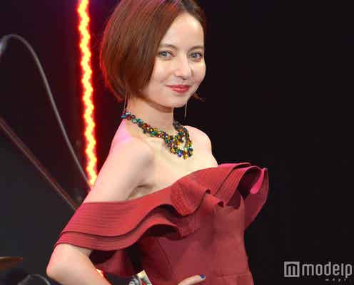 ベッキー、胸元あらわなオフショルコーデで色気醸す 2019年までの目標とは「事務所の人ビックリしてるかも」<Red Hot Party>