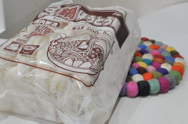 業務スーパーの「冷凍鍋ほうとう麺」大きさ