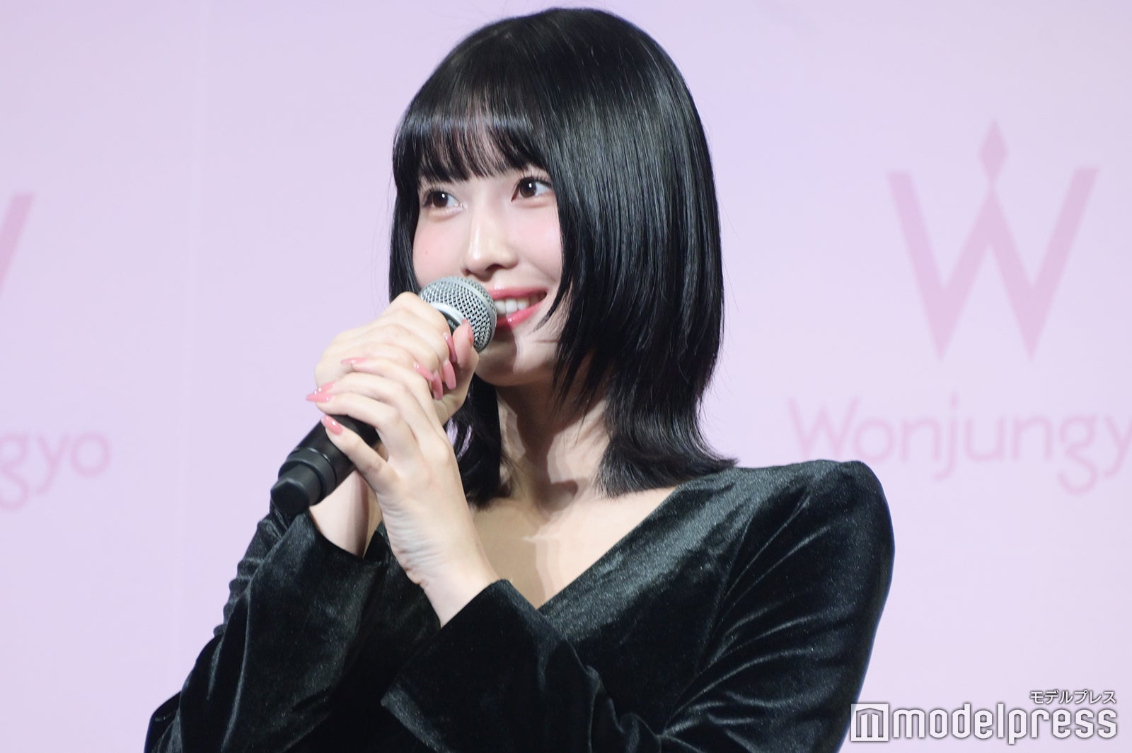 TWICEモモ、胸元穴開き大胆ドレス姿披露「完璧スタイル