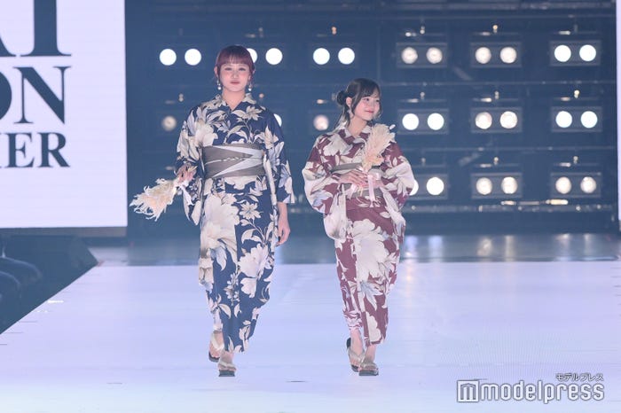 佐々木莉佳子、稲場愛香(C)モデルプレス
