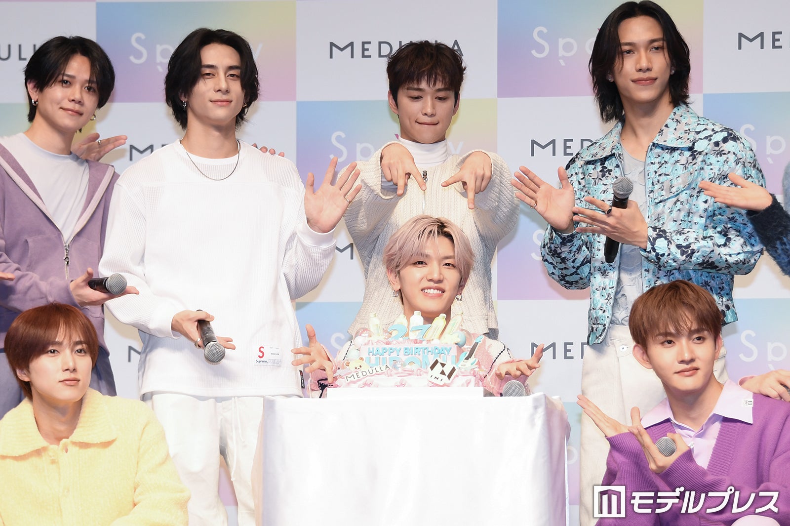 INI、イベント中に豪華サプライズ 高塚大夢の誕生日祝福