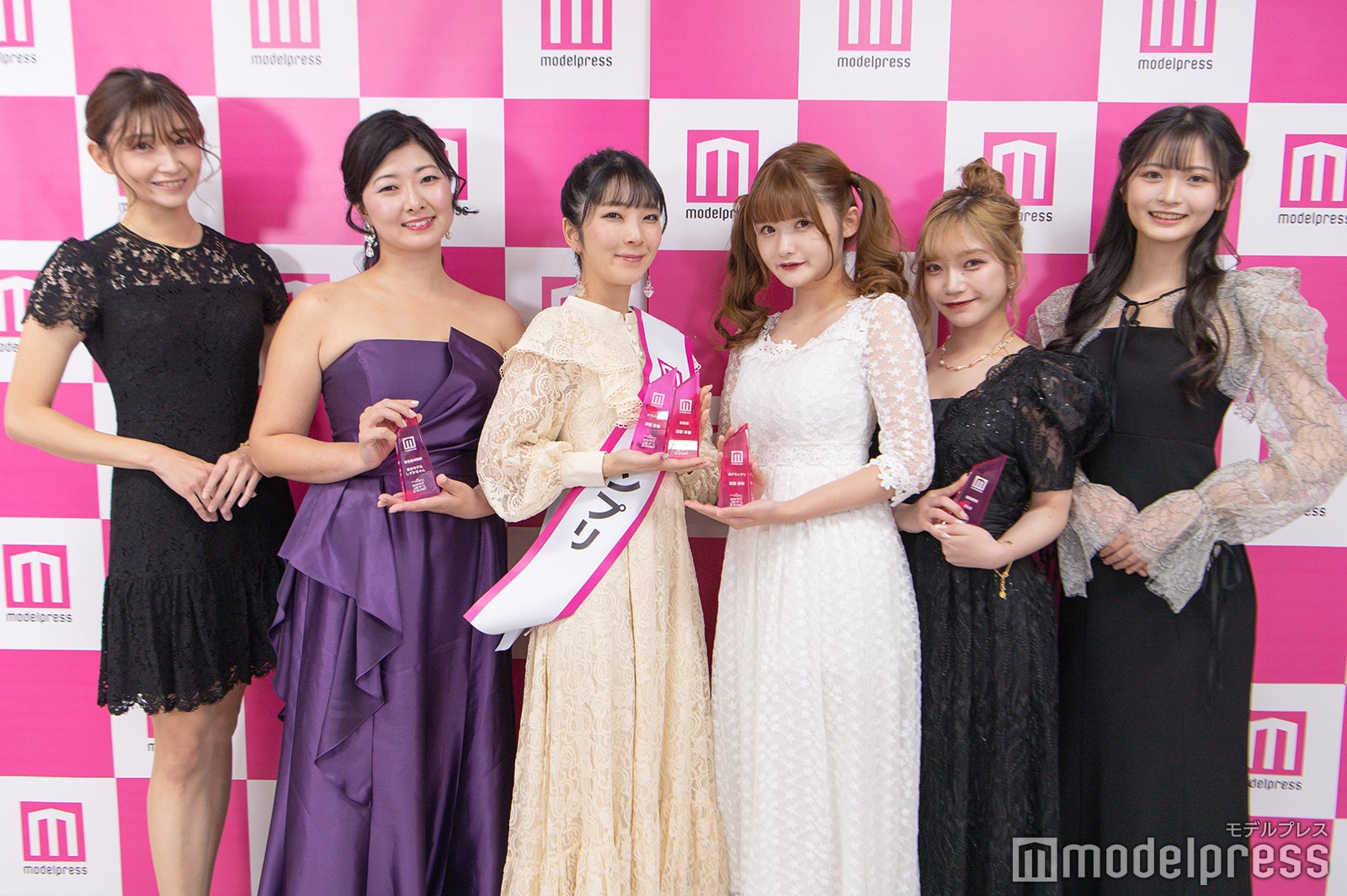 仲美由紀、温泉モデルしずかちゃん、服部彩香さん、渡邉歩咲さん、RUIさん、HANA （C）モデルプレス