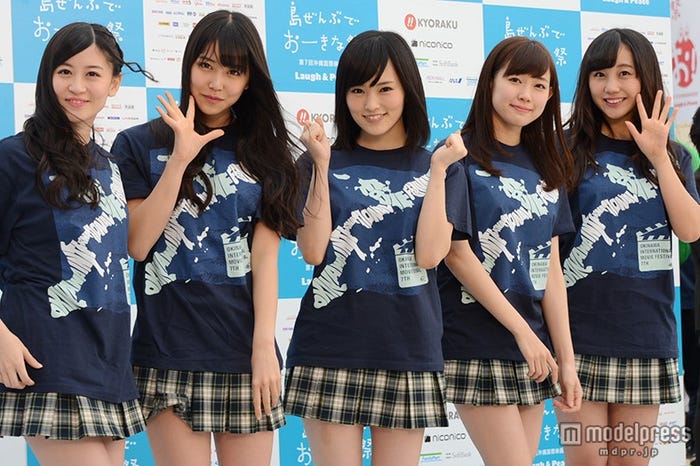 NMB48(左より)上西恵、白間美瑠、山本彩、渡辺美優紀、薮下柊