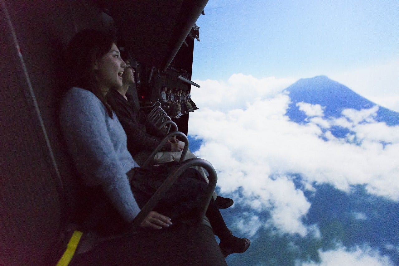 フライトシミュレーションライド／画像提供：富士急行