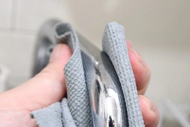 セリアの便利な吸水しながら汚れを落とすPVAマイクロファイバークロス