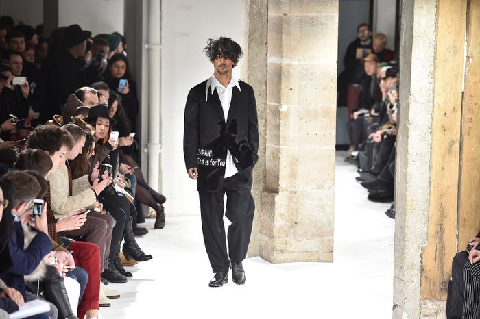 EXILE小林直己/「ヨウジヤマモト(Yohji Yamamoto)」2017-18秋冬コレクション(写真:Getty Images)