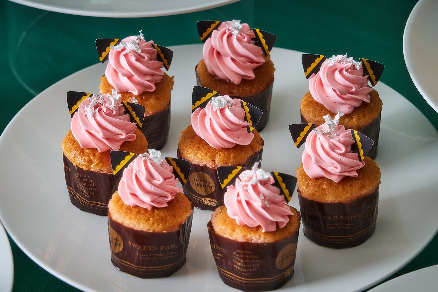 【アーニャ】キラキラカップケーキ／画像提供：HMJ