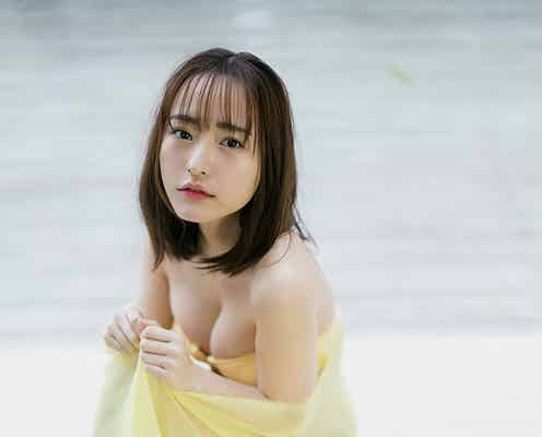 高崎かなみ、美バスト輝く上目遣いショットにドキッ プリンセスグラビア披露<独占カットあり>