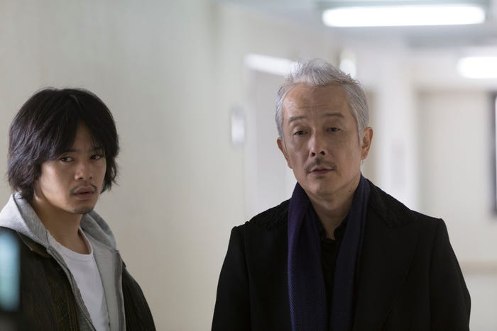 池松壮亮、リリー・フランキー(C)テレビ東京