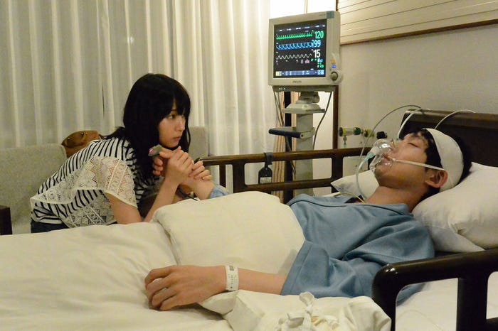 吉岡里帆、坂口健太郎/「ごめん、愛してる」第7話より(画像提供:TBS)