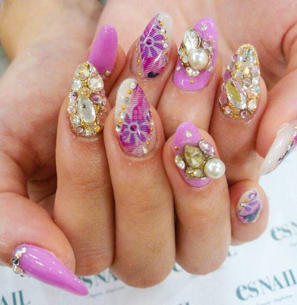 定番の和柄を贅沢に使って雰囲気から楽しむ!(画像提供:esNAIL)