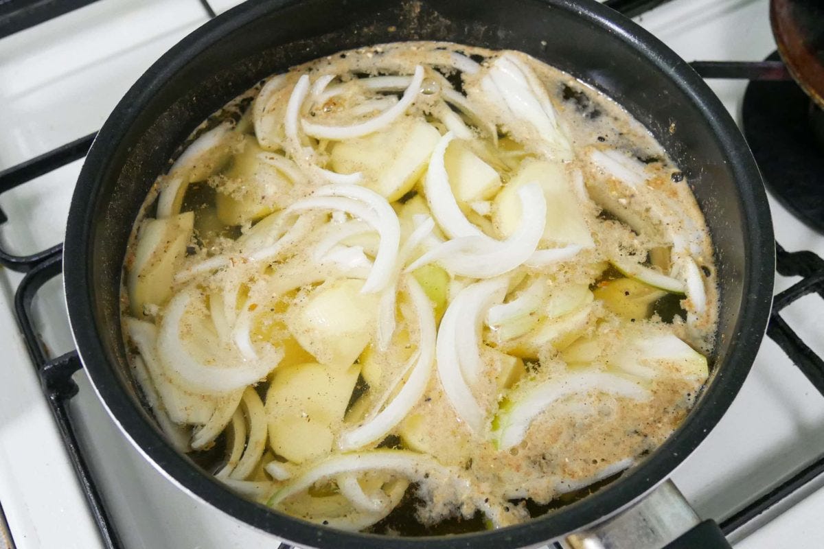 じゃがいもと玉ねぎの味噌汁