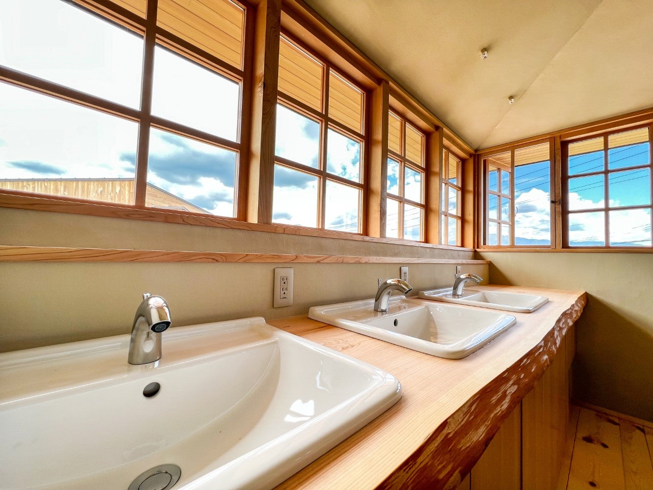 マツモトサトヤマドアーズ／画像提供：ブッキングリゾート