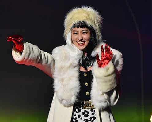 河北麻友子、妖艶“ヴィランズ”コスで視線独占 スラリ美脚を披露
