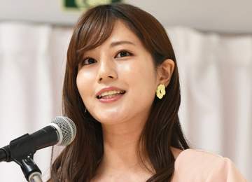 「美しすぎる」「髪形さらに素敵♥」フジ夜の「ニュースα」堤アナ 知的華やか黒ワンピで登場 滝クリ結婚会見で一躍注目のTPO服
