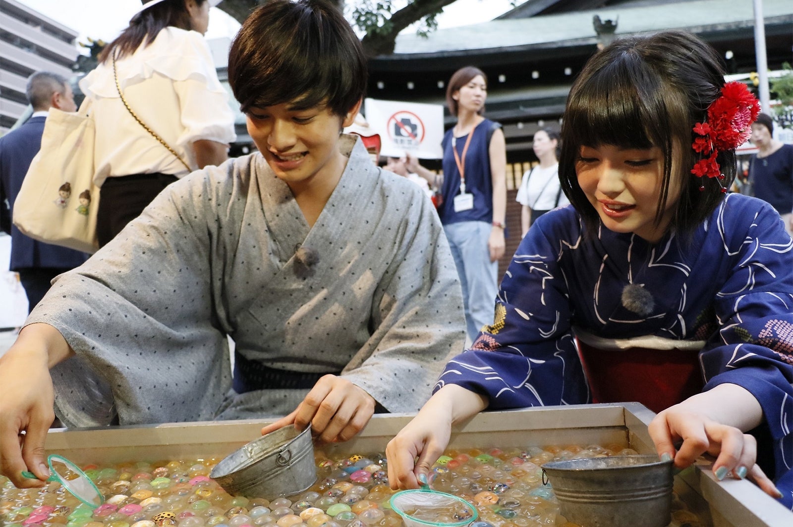 スーパーボールすくいに挑戦（提供写真）