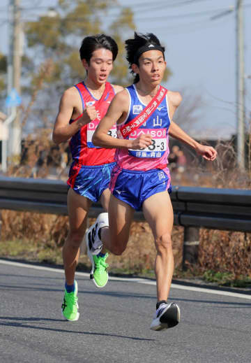 青学大 黒田朝日と宇田川瞬矢がほっこりシーン 集団追いつき声かけ→黒田が満面の笑み ネット沸く「初めて見たなぁ」「尊い」原監督は「すごい走り」【都道府県男子駅伝】