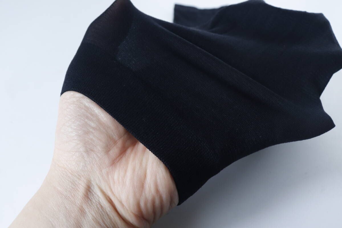 スポーツ用アームカバー（女性用、吸水速乾）　伸縮性