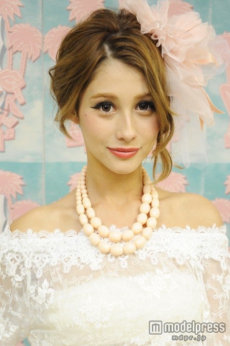 ダレノガレ明美「同じ顔にしたくて」整形したファンに複雑「心が痛む」